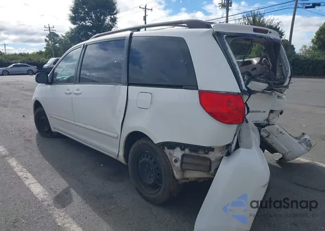 2010 Toyota Sienna Ce z USA, uszkodzony, nr VIN 5TDKK4CCXAS297664